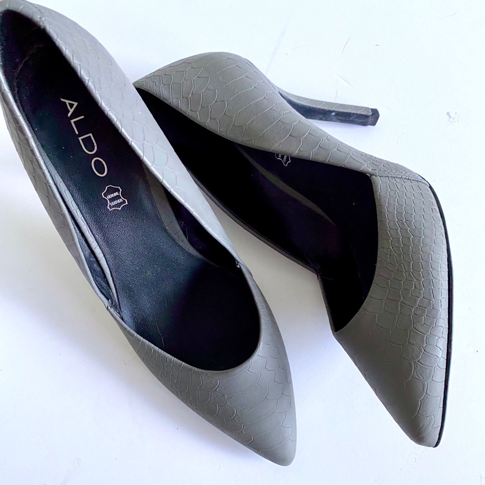 ALDO GREY SNAKE PRINT HEEL PUMP SZ 10